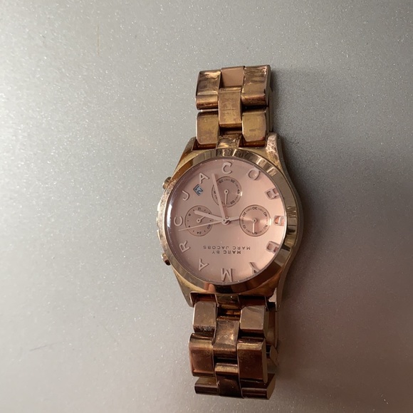 Marc Jacobs rose gold watch - Picture 3 of 3